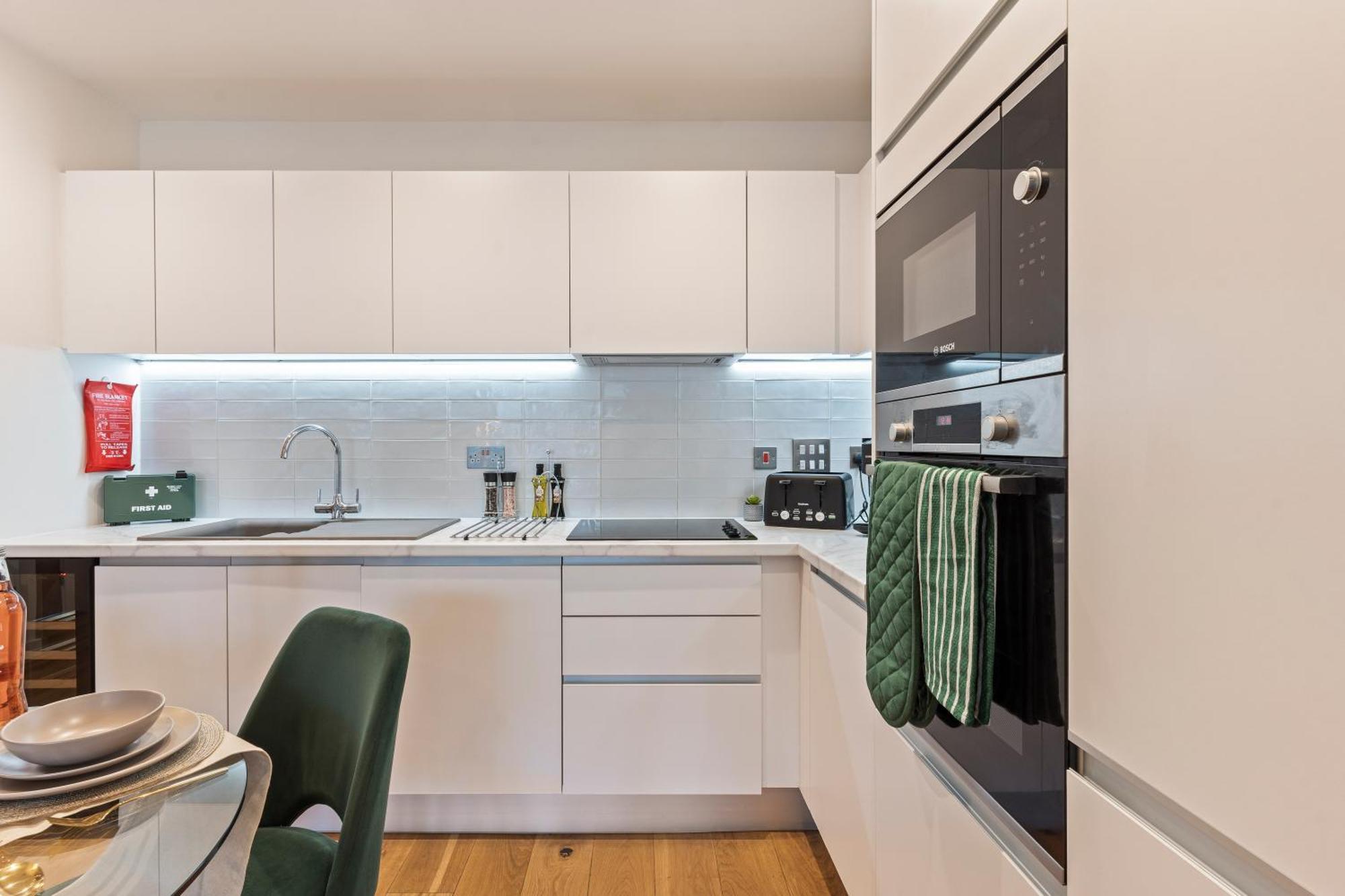 Shanti Suite - 2Bed 2Bath City Centre - Wifi - Netflix- Parking- Modern- Perfect For Family, Contractors, Leisure, Business By Shanti Nights Birmingam Exterior foto