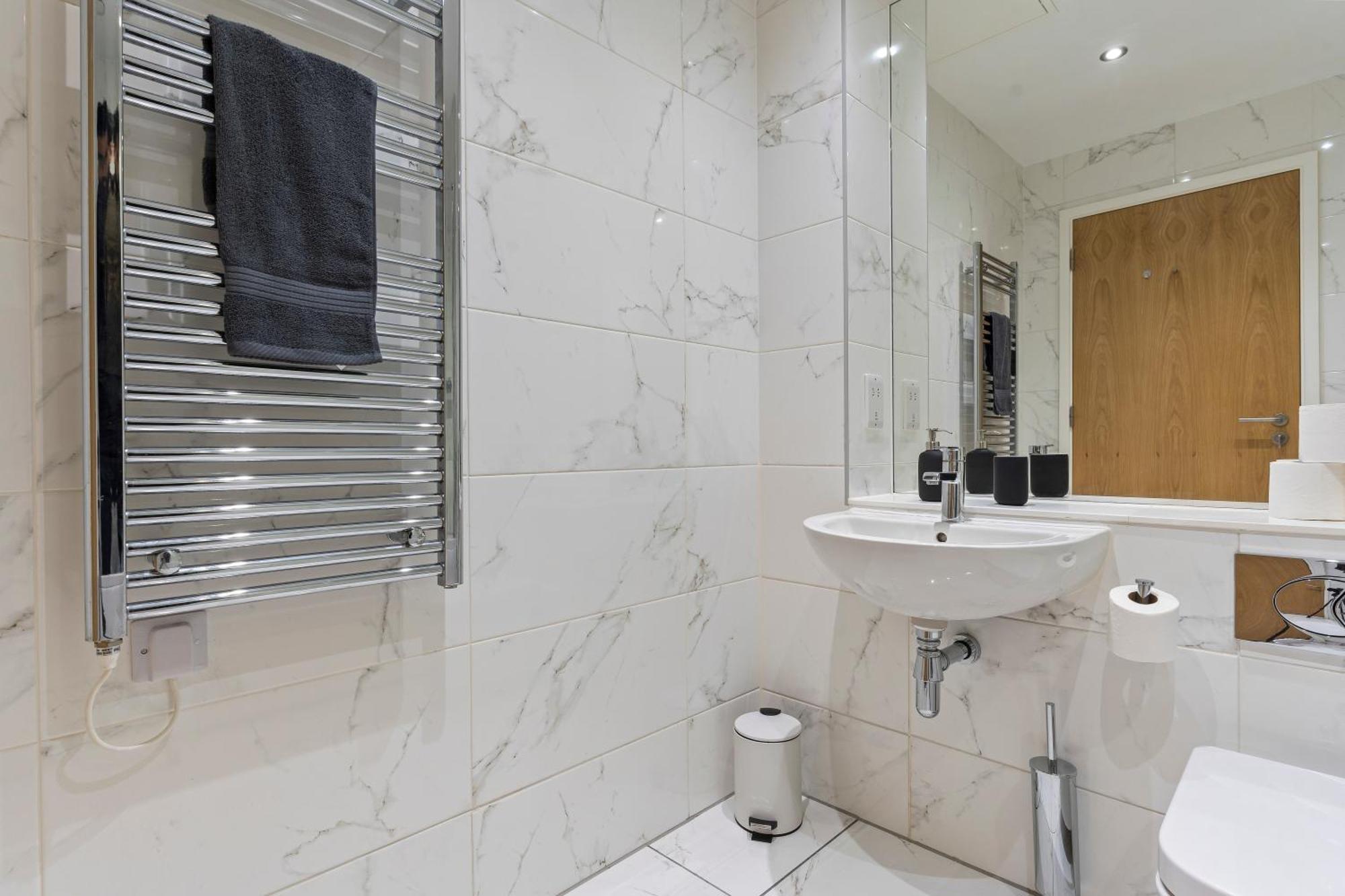 Shanti Suite - 2Bed 2Bath City Centre - Wifi - Netflix- Parking- Modern- Perfect For Family, Contractors, Leisure, Business By Shanti Nights Birmingam Exterior foto