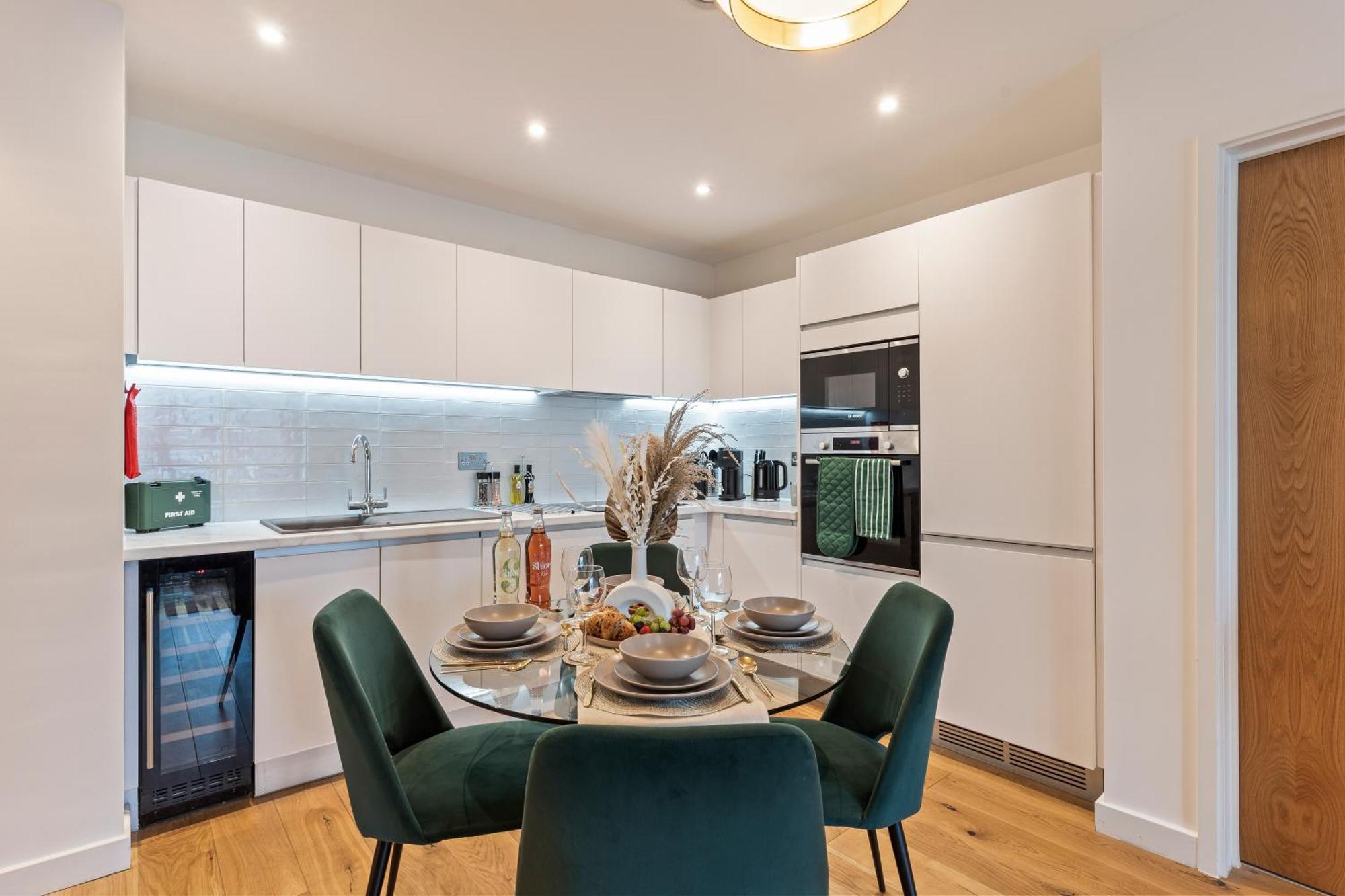 Shanti Suite - 2Bed 2Bath City Centre - Wifi - Netflix- Parking- Modern- Perfect For Family, Contractors, Leisure, Business By Shanti Nights Birmingam Exterior foto